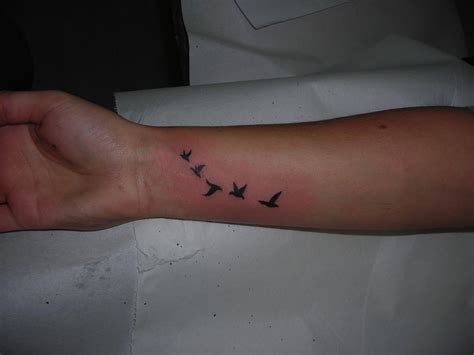 Tatouage Oiseau Qui S envole Signification Tatouage oiseau : lequel choisir en fonction de sa signification ?